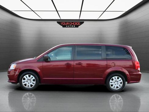 Used 2018 Dodge Grand Caravan SE w/ UConnect Hands-Free Group image 2