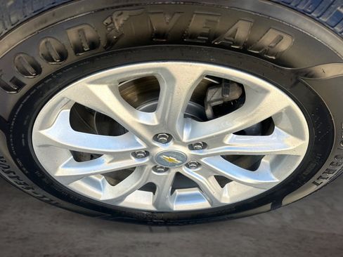 Used 2020 Chevrolet Equinox LT w/ Driver Convenience Package FWD image 17