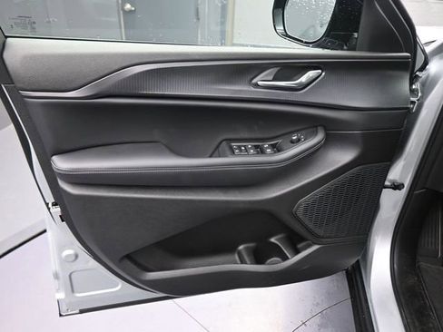 New 2025 Jeep Grand Cherokee Altitude image 42