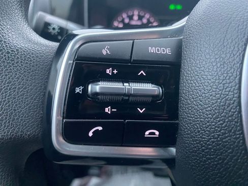 Used 2023 Kia Sorento LX image 13