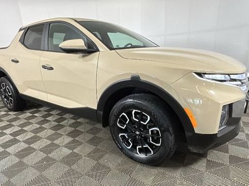 Used 2024 Hyundai Santa Cruz SE FWD image 2