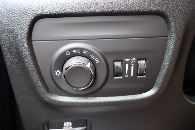 New 2027 Jeep Grand Cherokee Altitude AWD/4WD image 24