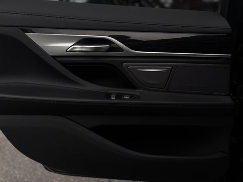 Used 2018 BMW 740i image 22