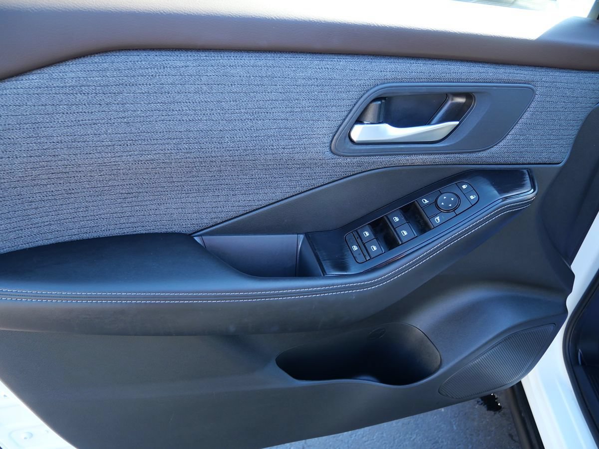 Used 2023 Nissan Rogue SV AWD/4WD image 14