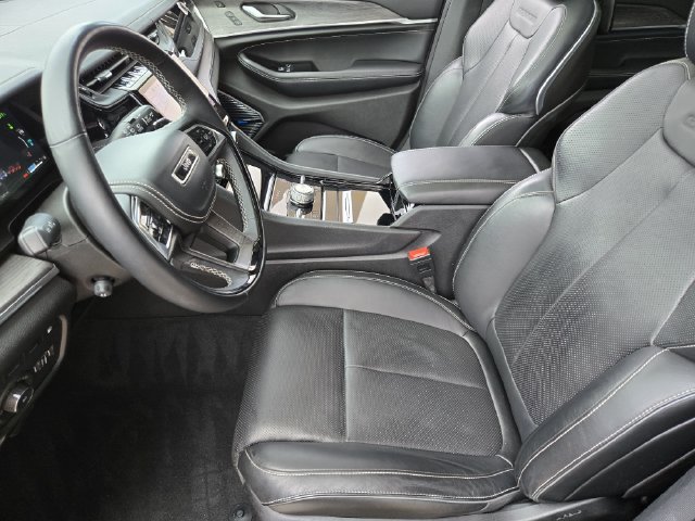 Used 2023 Jeep Grand Cherokee Overland w/ Advanced Protech Group III AWD/4WD image 15