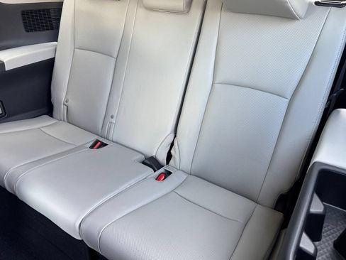 Used 2025 Toyota Grand Highlander AWD Hybrid image 21