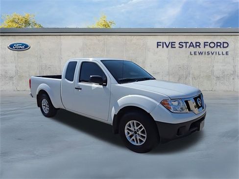 Used 2022 Nissan Frontier SV image 2