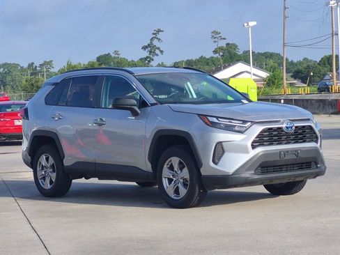 Used 2024 Toyota RAV4 LE AWD/4WD image 8