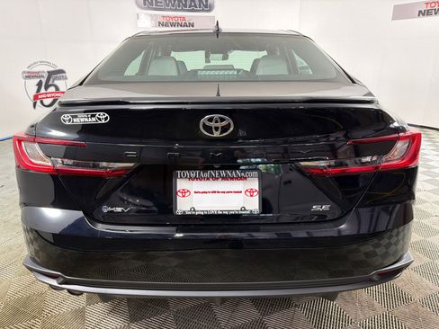 Used 2025 Toyota Camry SE FWD image 4