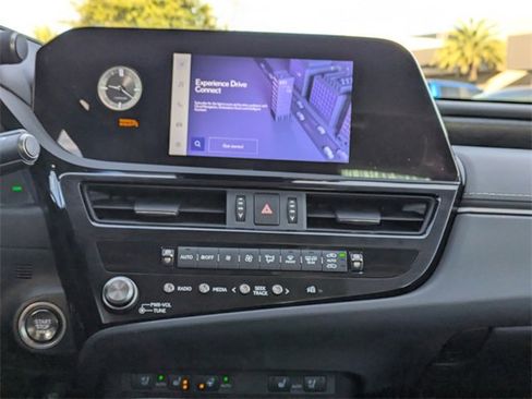 Used 2025 Lexus ES 350 w/ Premium Package image 17