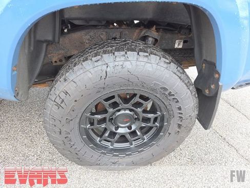 Used 2019 Toyota Tacoma SR5 AWD/4WD image 22