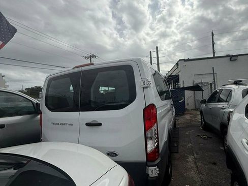 Used 2017 Ford Transit 150 XL image 3