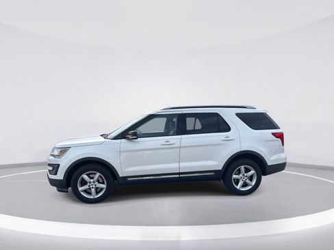 Used 2016 Ford Explorer XLT w/ Equipment Group 202A image 5