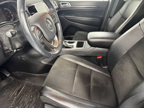 Used 2021 Jeep Grand Cherokee Laredo X AWD/4WD image 13