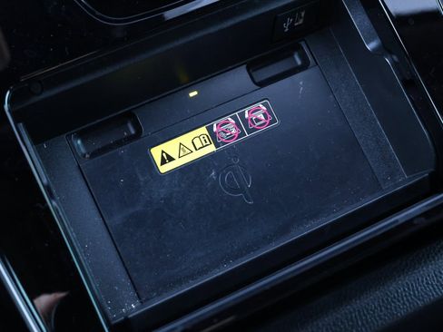 Used 2023 Toyota bZ4X XLE w/ Weather Package image 5