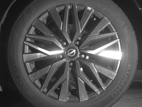 Used 2025 Nissan Altima 2.5 SV FWD image 14