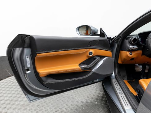 Certified 2022 Ferrari Portofino M image 12