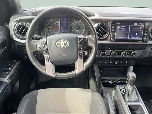 Used 2020 Toyota Tacoma TRD Off-Road w/ Technology Package AWD/4WD image 12