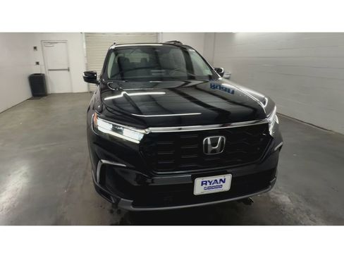 Used 2023 Honda Pilot Touring image 3