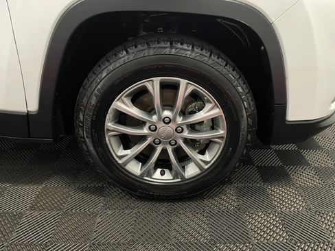 Used 2021 Jeep Cherokee Latitude Plus AWD/4WD image 19