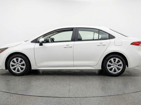 Used 2025 Toyota Corolla LE FWD image 5
