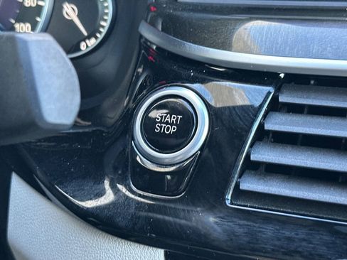 Used 2019 BMW 530e w/ M Sport Package image 24