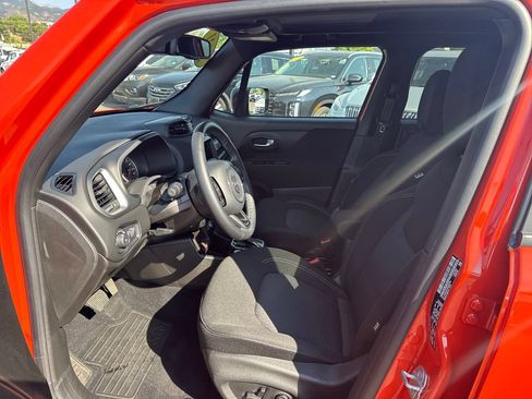 Used 2021 Jeep Renegade Latitude w/ Sun & Sound Group FWD image 12