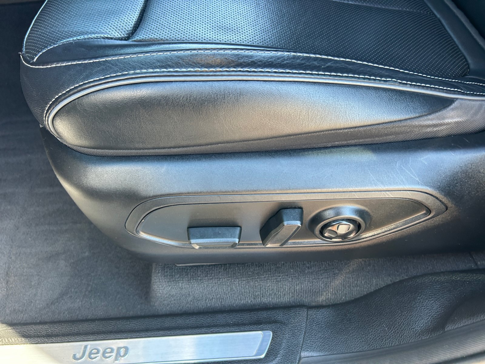 Used 2022 Jeep Grand Cherokee L Overland AWD/4WD image 14