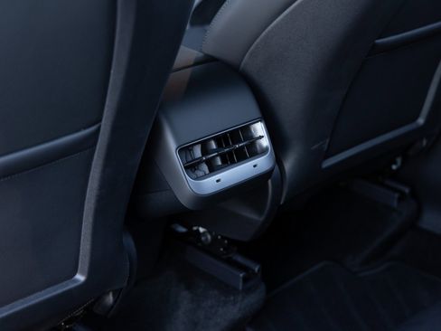 Used 2023 Tesla Model Y Performance image 24