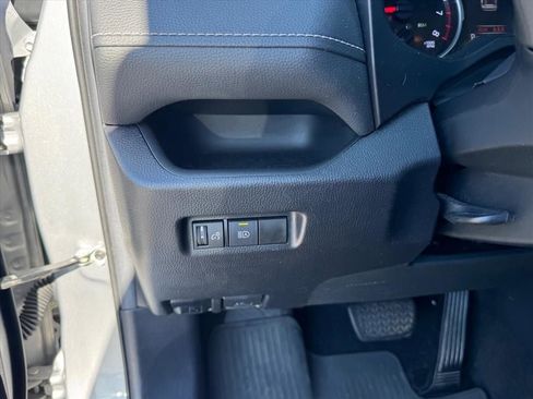 Used 2021 Toyota RAV4 LE AWD/4WD image 19