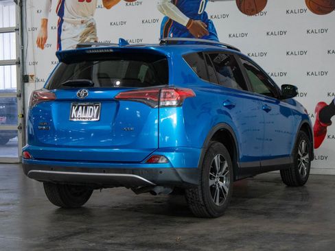 Used 2018 Toyota RAV4 XLE image 28