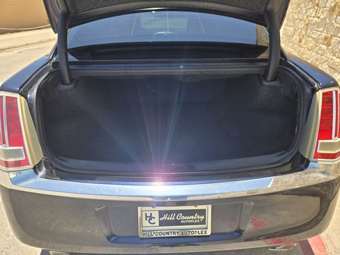 Used 2011 Chrysler 300 C w/ Safetytec Group RWD image 17