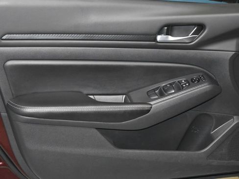 Used 2024 Nissan Altima 2.5 SV image 4