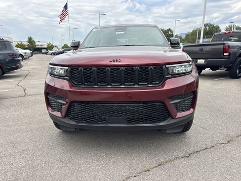 New 2025 Jeep Grand Cherokee Laredo image 3