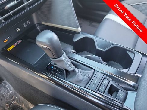 Used 2025 Toyota Camry SE FWD image 13