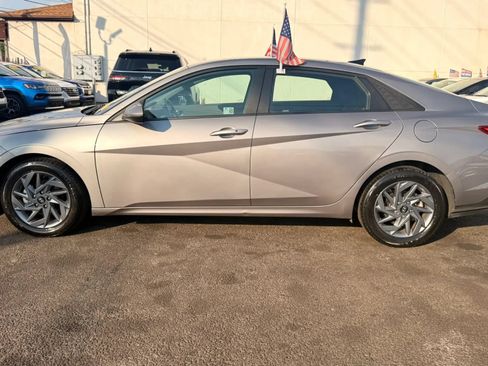 Used 2024 Hyundai Elantra SEL FWD image 10