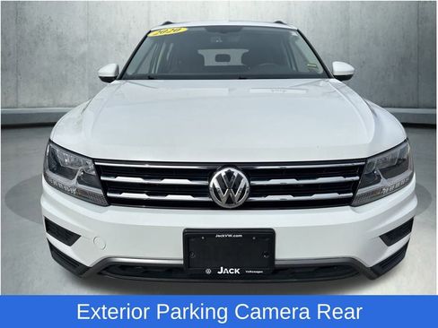 Used 2020 Volkswagen Tiguan SE w/ Panoramic Sunroof Package image 9