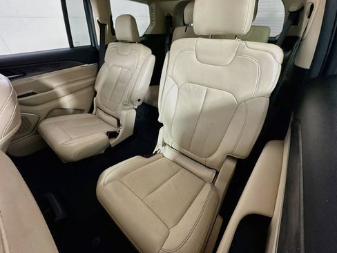 Used 2022 Jeep Grand Cherokee L Limited image 23