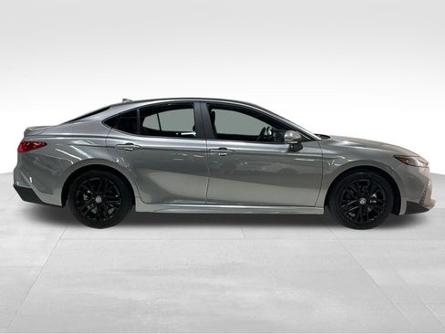 Used 2026 Toyota Camry SE FWD image 3