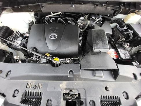 Used 2017 Toyota Highlander XLE AWD/4WD image 11