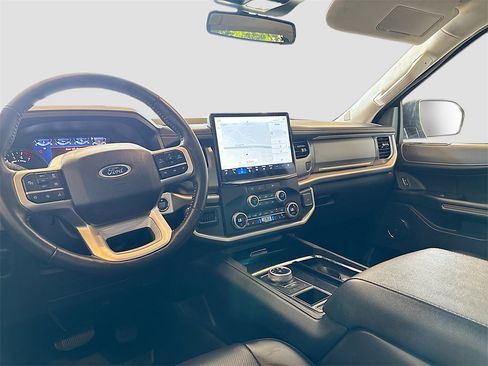 Used 2024 Ford Expedition XLT image 23