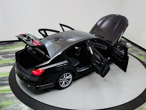 Used 2017 BMW 740i RWD image 36