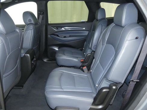 Used 2024 Buick Enclave Premium image 27