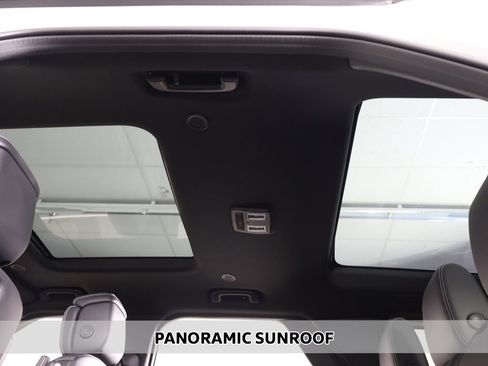 Used 2023 Land Rover Discovery S R-Dynamic image 4