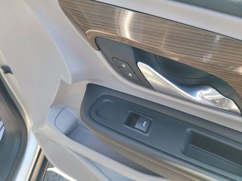 Used 2020 GMC Terrain SLE w/ Driver Convenience Package FWD image 30