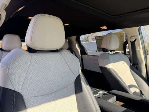 Used 2025 Toyota Sienna Platinum image 22