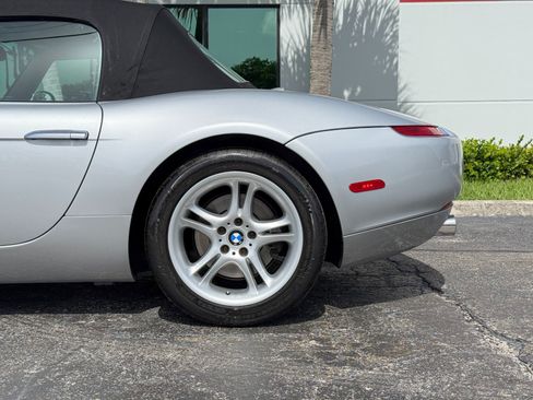 Used 2002 BMW Z8 RWD image 9