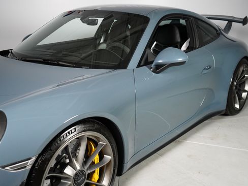 Used 2018 Porsche 911 GT3 RWD image 3