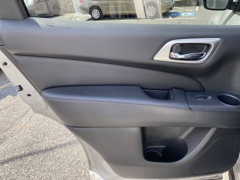 Used 2015 Nissan Pathfinder Platinum w/ Cargo Package FWD image 13