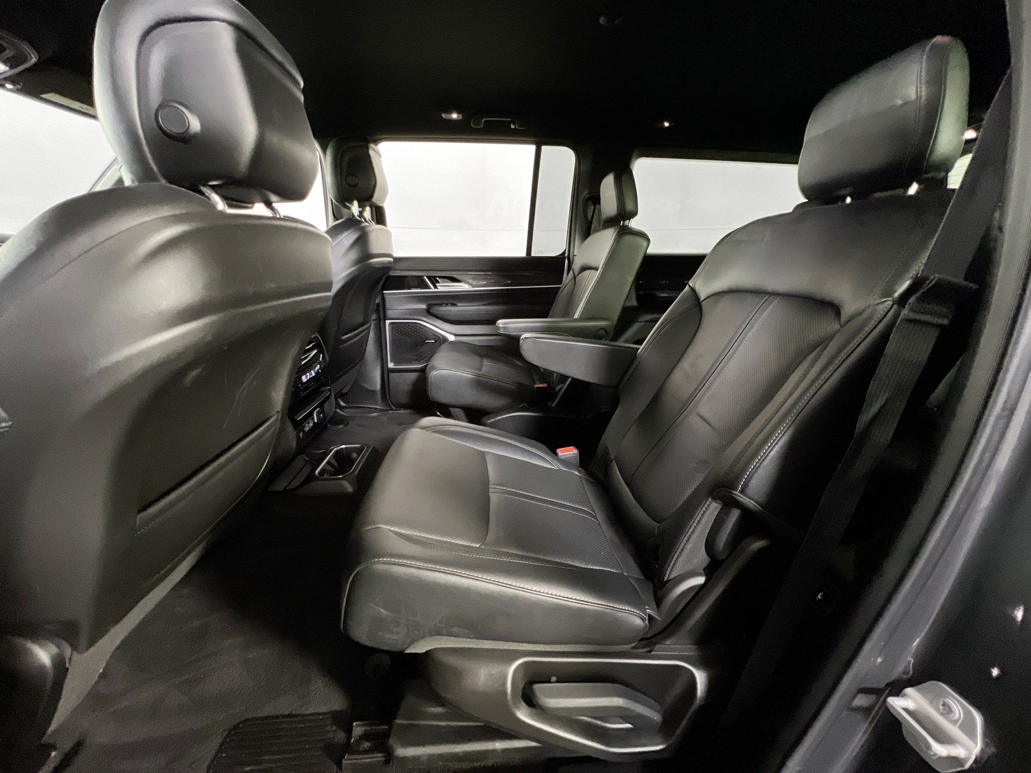 Used 2022 Jeep Wagoneer Series III w/ Flexible Seating Group AWD/4WD image 25